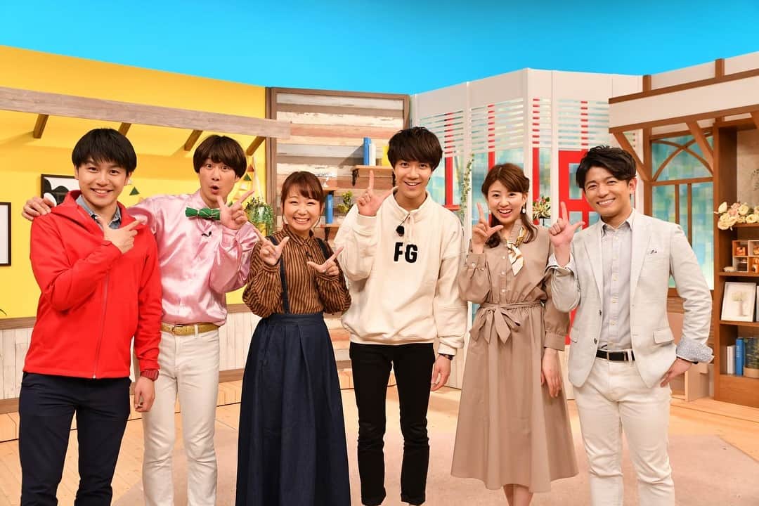 中澤卓也さんのインスタグラム写真 - (中澤卓也Instagram)「今日はレギュラーを務める「なじラテ。」に生出演！お花見の中継も楽しかったです✨ そして、明日はついに新潟県民会館大ホールでのコンサート。魂込めて歌います。 #bsn新潟放送 #なじラテ #レギュラー番組 #生放送 #新潟県民会館 #コンサート #リハーサル #魂込めます #茜色の恋 #中澤卓也」4月13日 22時47分 - takuya_nakazawa.118