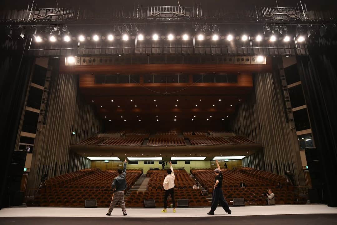 中澤卓也さんのインスタグラム写真 - (中澤卓也Instagram)「今日はレギュラーを務める「なじラテ。」に生出演！お花見の中継も楽しかったです✨ そして、明日はついに新潟県民会館大ホールでのコンサート。魂込めて歌います。 #bsn新潟放送 #なじラテ #レギュラー番組 #生放送 #新潟県民会館 #コンサート #リハーサル #魂込めます #茜色の恋 #中澤卓也」4月13日 22時47分 - takuya_nakazawa.118