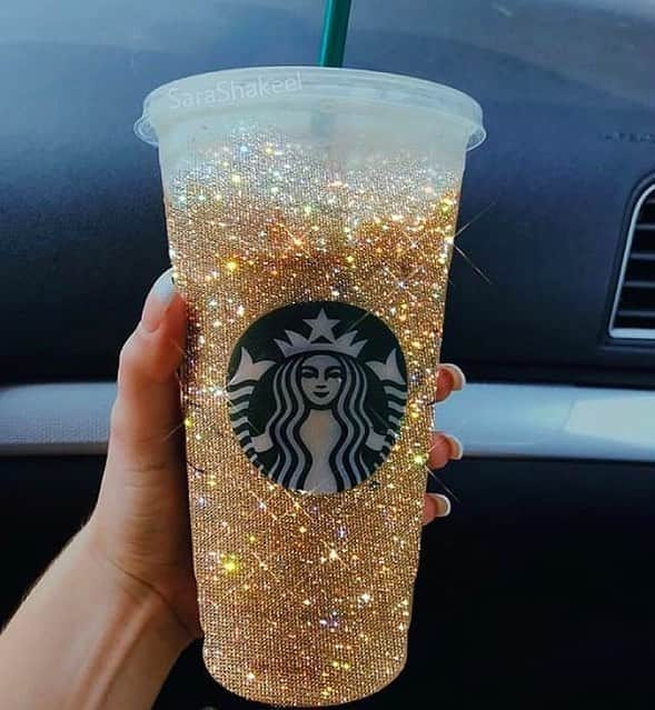 Blonde Saladさんのインスタグラム写真 - (Blonde SaladInstagram)「✨BREAKS FOR UNICORNS✨ Remember to always get your daily dose of sparkle...double when needed💖 #theblondesalad #mood #icedcoffe #sparkle #shiny #starbucks #haveabreak 📸 @sarashakeel」4月13日 22時57分 - theblondesalad