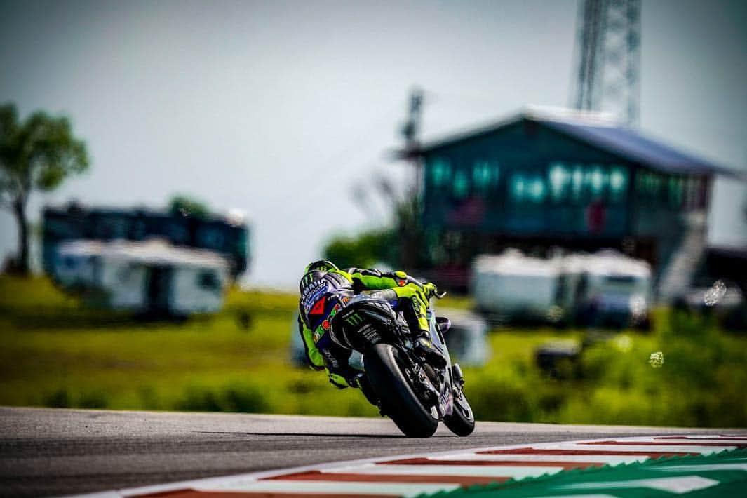 バレンティーノ・ロッシさんのインスタグラム写真 - (バレンティーノ・ロッシInstagram)「Circuit of the Americas,Austin  Friday,free practice 📸 @falex79 @mighelon」4月13日 22時50分 - valeyellow46