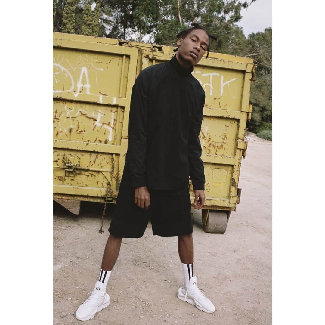 ワイスリーのインスタグラム：「Y-3 Spring Summer 2019. 📷: @angelopennetta Styling: @haleywollens --- #adidas #Y3 #YohjiYamamoto #KAIWA Discover the collection at Y-3.com」