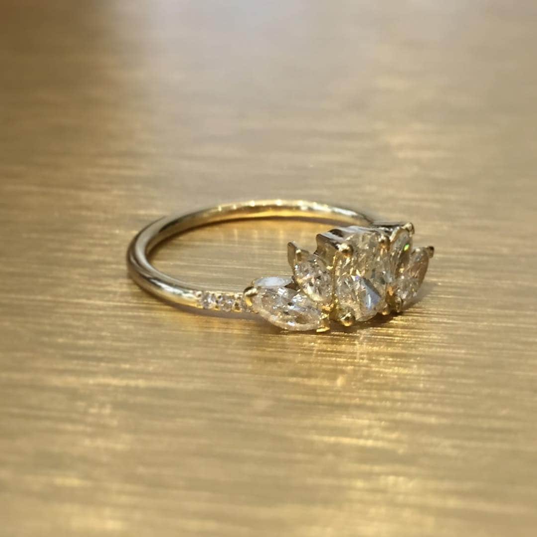 スイート ピーさんのインスタグラム写真 - (スイート ピーInstagram)「We say, “Tiaras for for all!” We have a new ring in stock - come in store to see this unique tiara-inspired sparkler.」4月13日 23時00分 - sweetpea_finejewellery
