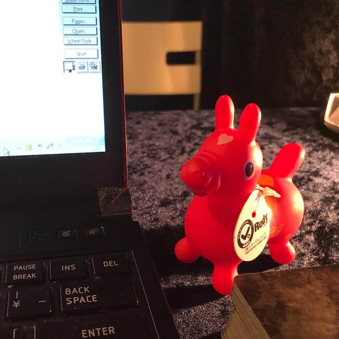 のインスタグラム：「２０１９年３月２４日の日替りRody 赤くん  #rody #toy #horse #whitehorse #ロディ #おもちゃ #玩具 #ウマ #うま #馬」