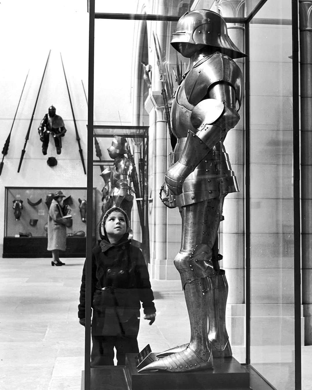 lifeさんのインスタグラム写真 - (lifeInstagram)「The Metropolitan Museum of Art was founded 149 years ago on this day, April 13, 1870. Pictured here is a little boy staring up at medieval suit of armor in 1939 at The Met. (Alfred Eisenstaedt—The LIFE Picture Collection/Getty Images) #MetropolitanMuseum #TheMet」4月13日 23時10分 - life