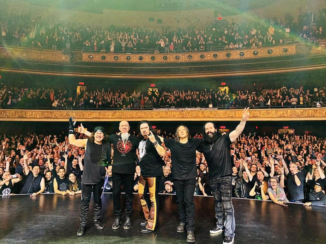 ドリーム・シアターさんのインスタグラム写真 - (ドリーム・シアターInstagram)「Great night for the boys in NYC at the Beacon Theatre #dreamtheater」4月13日 23時10分 - dreamtheaterofficial