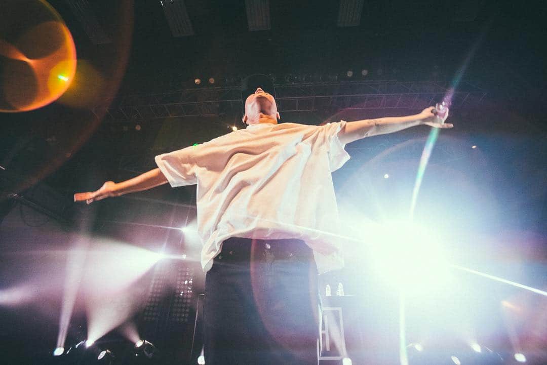 TABLO さんのインスタグラム写真 - (TABLO Instagram)「We’ve already met 10,000+ fans in N. America, and we still have 10 more cities to go. Here are some of the moments we shared. — 📸 by @Bobo.xxndigo #epikhigh2019tour」4月13日 23時12分 - blobyblo