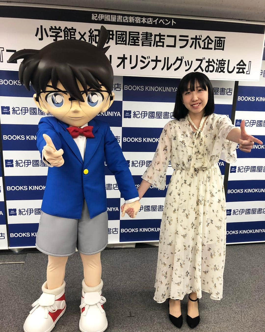 山田愛奈のインスタグラム：「また会いたいよ～～（ ; ; ）（ ; ; ）  #名探偵コナン  #紀伊国屋  #ずっと好き  #この次のポーズ引いてた #常識ない大人でごめんね」