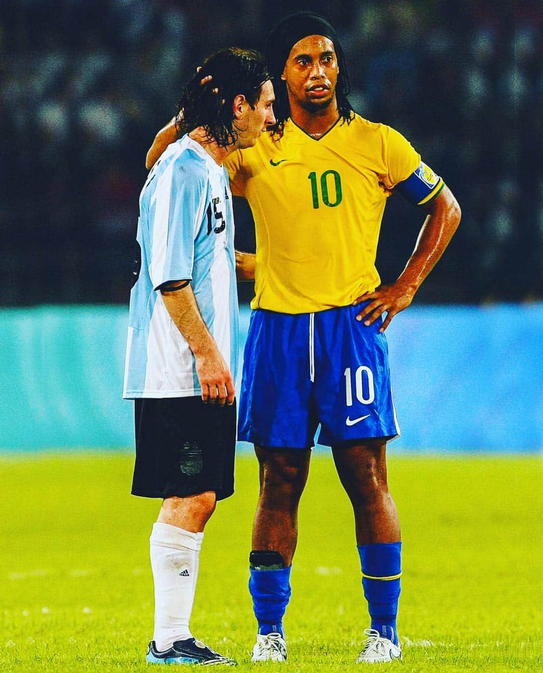 Skills • Freestyle • Tekkersさんのインスタグラム写真 - (Skills • Freestyle • TekkersInstagram)「🐐🐐 @leomessi @ronaldinho 🔥」4月13日 23時36分 - skillsweekly