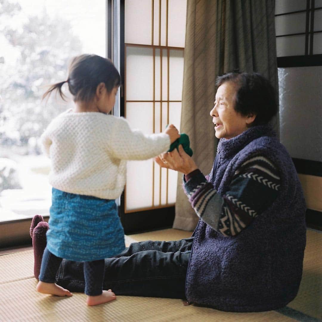 kazuyukikawaharaさんのインスタグラム写真 - (kazuyukikawaharaInstagram)「#hasselblad #film #filmphoto #filmphotography #filmcamera #フィルムに恋してる #RECO_ig #フィルム普及委員会 #grandmother #instagramjapan #instagram #ハッセルブラッド#tokyocameraclub #igersjp #Pics_Film_」4月13日 23時37分 - kazuyukikawahara