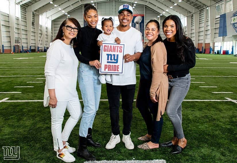 New York Giantsさんのインスタグラム写真 - (New York GiantsInstagram)「Football is family. #GiantsPride」4月13日 23時46分 - nygiants