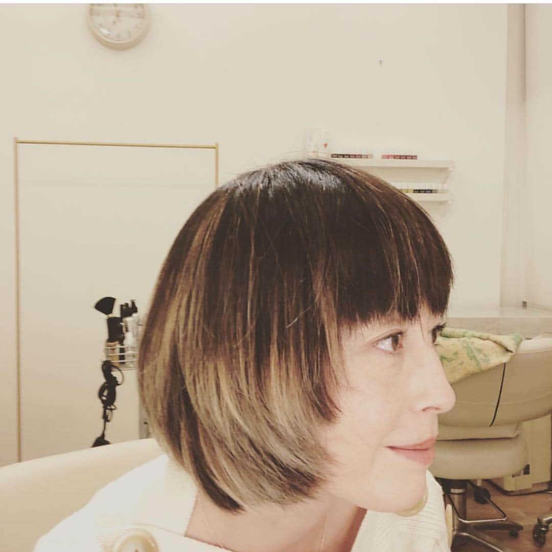 松浦美穂さんのインスタグラム写真 - (松浦美穂Instagram)「宮沢りえちゃん… 今回のテーマはハイトーンのヘアカラー。カラーリストのMaikoとのセッション。  愛いっぱい…ますます美しく輝いて…  長いお付き合いになってきたけど…全然変わらないその姿は…プロフェッショナル❗️ #haircolor  #RieMiyazawa #ashbage #twiggytokyo  #colorbymaiko #haircutbyme #yumedreaming」4月13日 23時56分 - twiggy_mihomatsuura