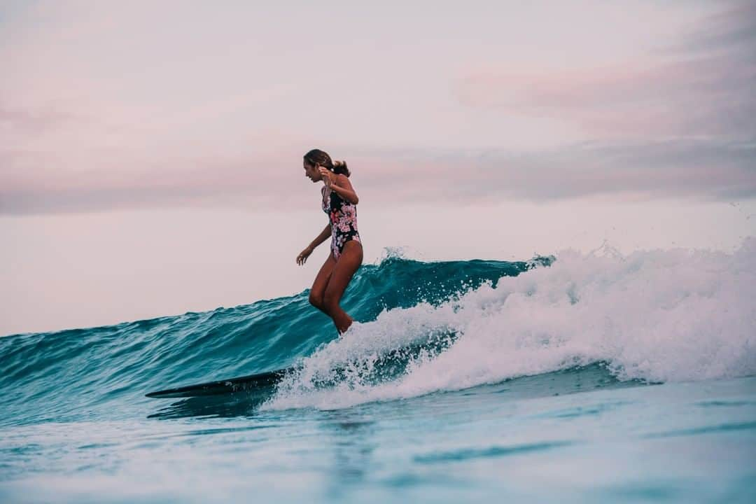 ロキシーさんのインスタグラム写真 - (ロキシーInstagram)「Dreamy sunset slides in #Noosa with @keliskaleopaa」4月14日 0時00分 - roxy