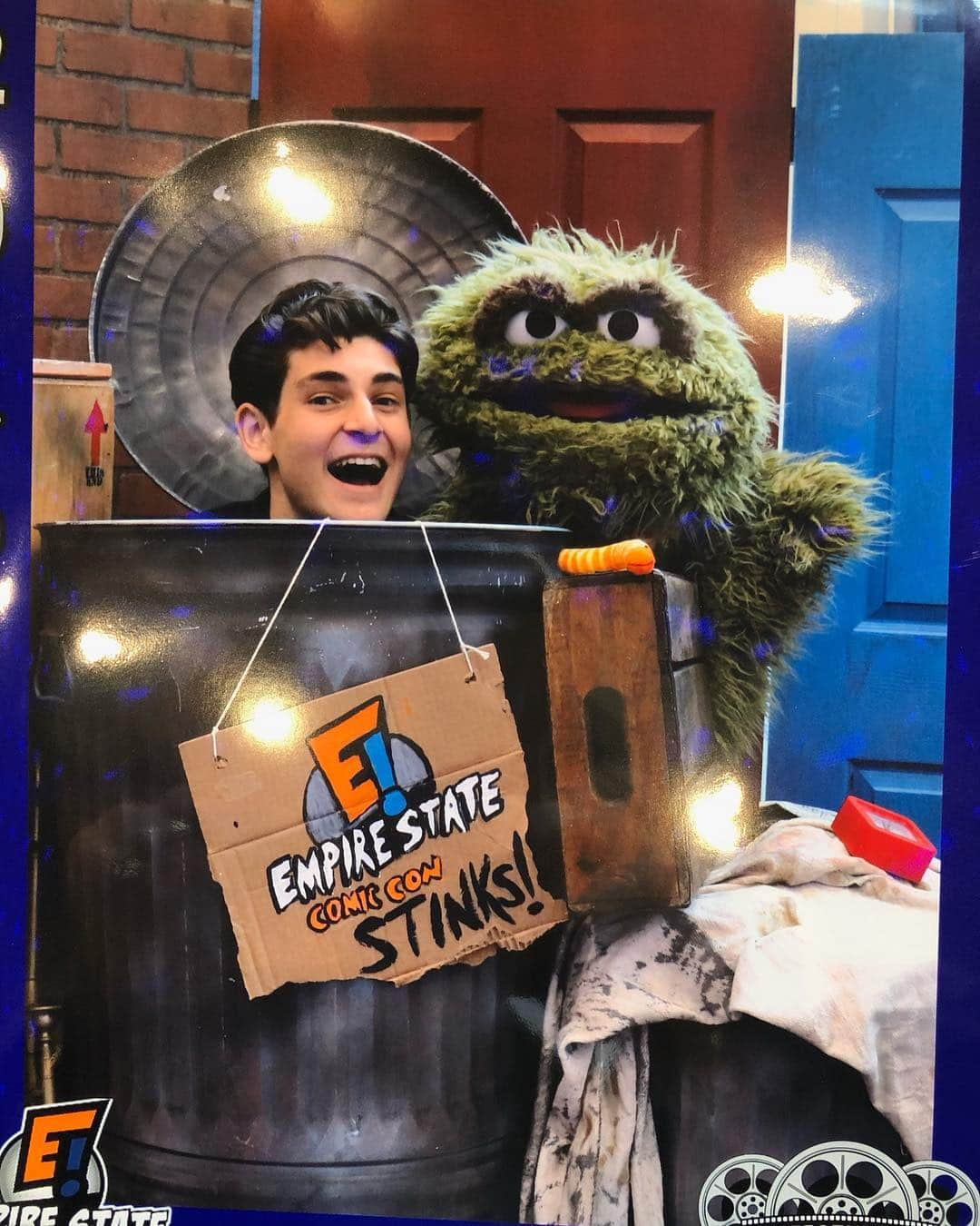 デヴィッド・マズーズさんのインスタグラム写真 - (デヴィッド・マズーズInstagram)「Help. #empirestatecomiccon」4月14日 9時29分 - davidamazouz