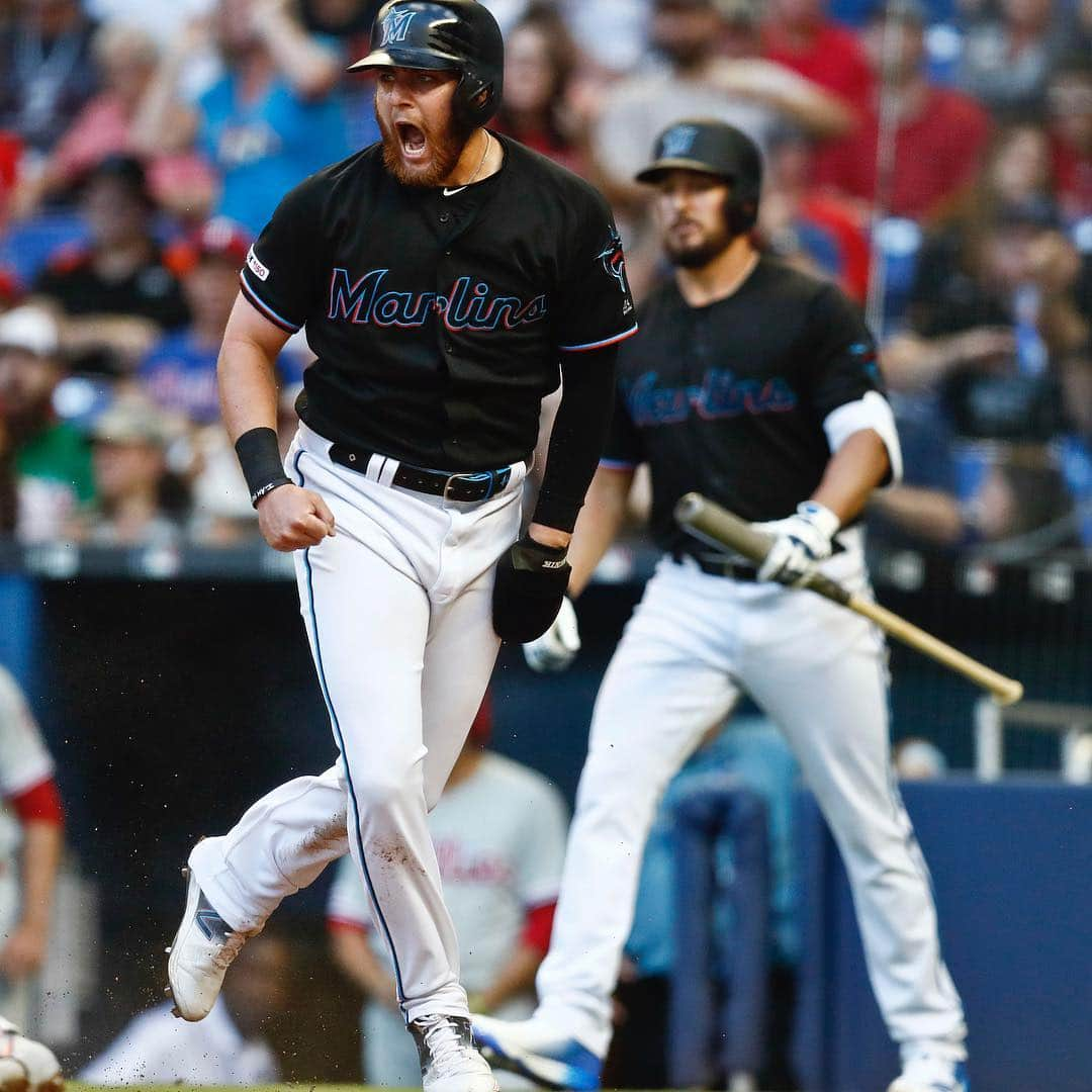 マイアミ・マーリンズさんのインスタグラム写真 - (マイアミ・マーリンズInstagram)「Hey we heard some of you guys were upset with how the last few games were going, so here’s 3 homers from the 3rd inning tonight. #JuntosMiami」4月14日 9時42分 - marlins