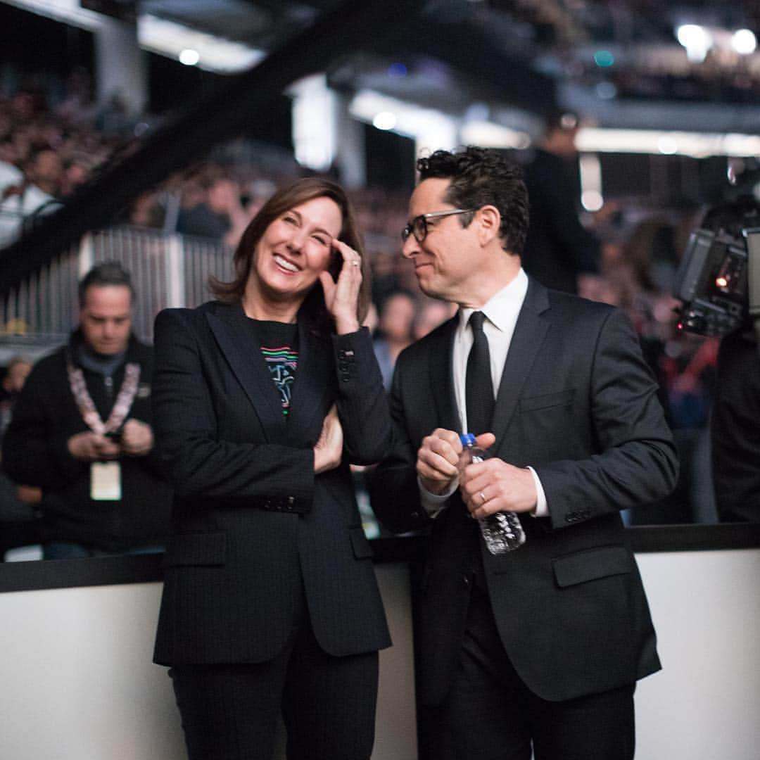 スター・ウォーズさんのインスタグラム写真 - (スター・ウォーズInstagram)「Take a look behind the scenes at #StarWarCelebration Chicago with cast and filmmakers of Star Wars: #TheRiseofSkywalker. (1 of 2.) 📷 by @elie」4月14日 9時44分 - starwars