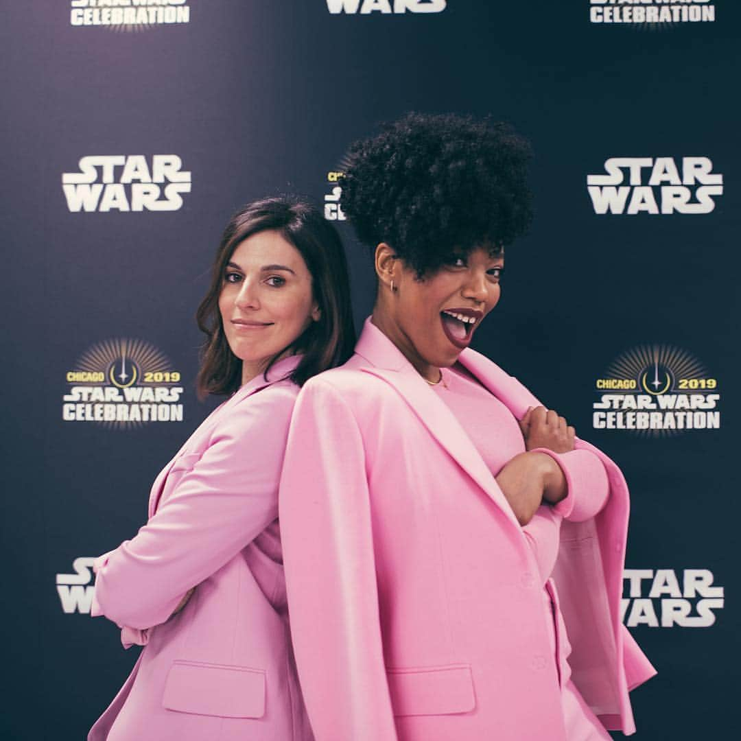 スター・ウォーズさんのインスタグラム写真 - (スター・ウォーズInstagram)「Take a look behind the scenes at #StarWarCelebration Chicago with cast and filmmakers of Star Wars: #TheRiseofSkywalker. (1 of 2.) 📷 by @elie」4月14日 9時44分 - starwars