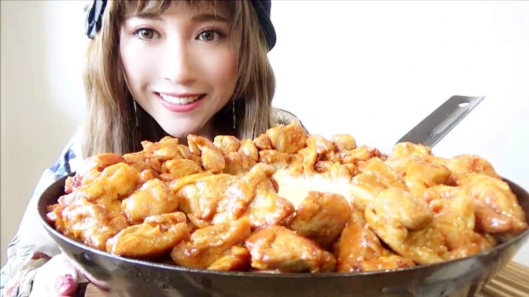 石関友梨のインスタグラム：「しかし美味しかったなぁ～♡鉄鍋グツグツのチーズタッカルビ！！YouTubeで見てね☆ #プロフィールからYouTube飛べます  #スマラクト #チーズ専門店 #ビールソムリエ #千葉グルメ #市原市カフェ #千葉bar #なんか顔がちがうww」