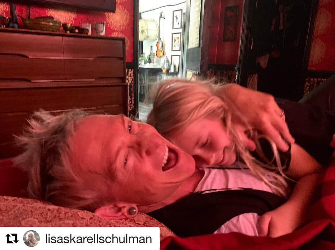 マーク・シュルマンさんのインスタグラム写真 - (マーク・シュルマンInstagram)「#Repost @lisaskarellschulman  Home for a second ❤️ @markyplanet」4月14日 10時19分 - markyplanet