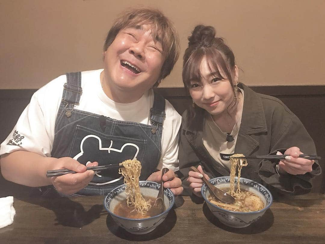 須田亜香里さんのインスタグラム写真 - (須田亜香里Instagram)「大好きなラーメンを石塚さんといただいたよ。贅沢！まいう〜☺️💕 #中京テレビ #前略大徳さん #飛騨高山 #高山ラーメン #麺屋しらかわ #石ちゃん さん #まいうー #ske48ラーメン部 #🍜」4月14日 10時36分 - akarisuda