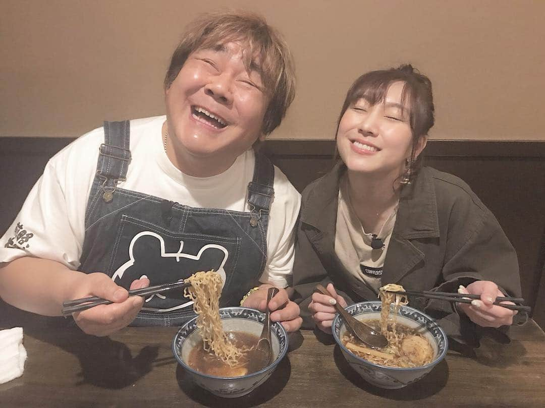 須田亜香里さんのインスタグラム写真 - (須田亜香里Instagram)「大好きなラーメンを石塚さんといただいたよ。贅沢！まいう〜☺️💕 #中京テレビ #前略大徳さん #飛騨高山 #高山ラーメン #麺屋しらかわ #石ちゃん さん #まいうー #ske48ラーメン部 #🍜」4月14日 10時36分 - akarisuda