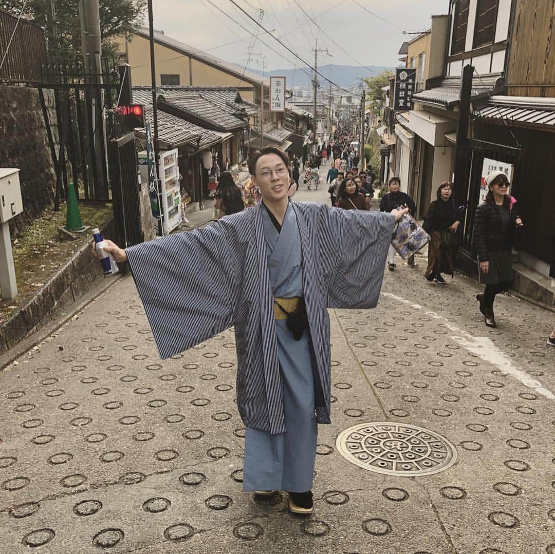 小林陵侑のインスタグラム：「京都ぶらり旅😆 #京都 #小林陵侑 #redbull #ryoyukobayashi  #清水寺  #京町家一棟貸しの宿 #洛龍菴 #壬生もみじ #ひのき風呂 #京都旅 #京都旅行 #京都好き #古都 #Kyoto#mibumomiji #スキージャンプ @rakuryuan」