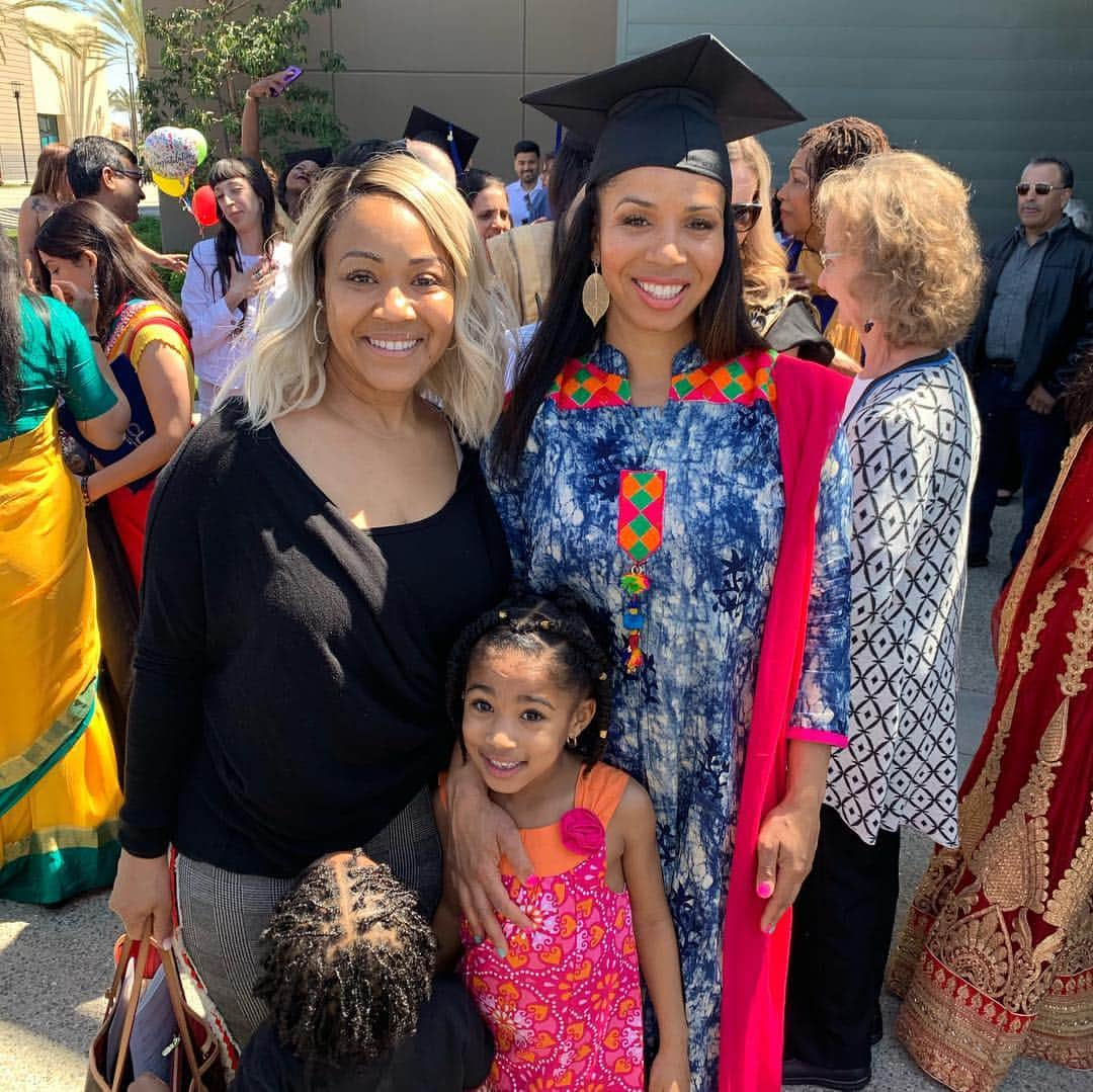 エリカ・キャンベルさんのインスタグラム写真 - (エリカ・キャンベルInstagram)「One of my sisters graduated today from SCU and earned her certification as an Ayurvedic wellness educator!! Proud of you @lanz_jam」4月14日 10時46分 - imericacampbell