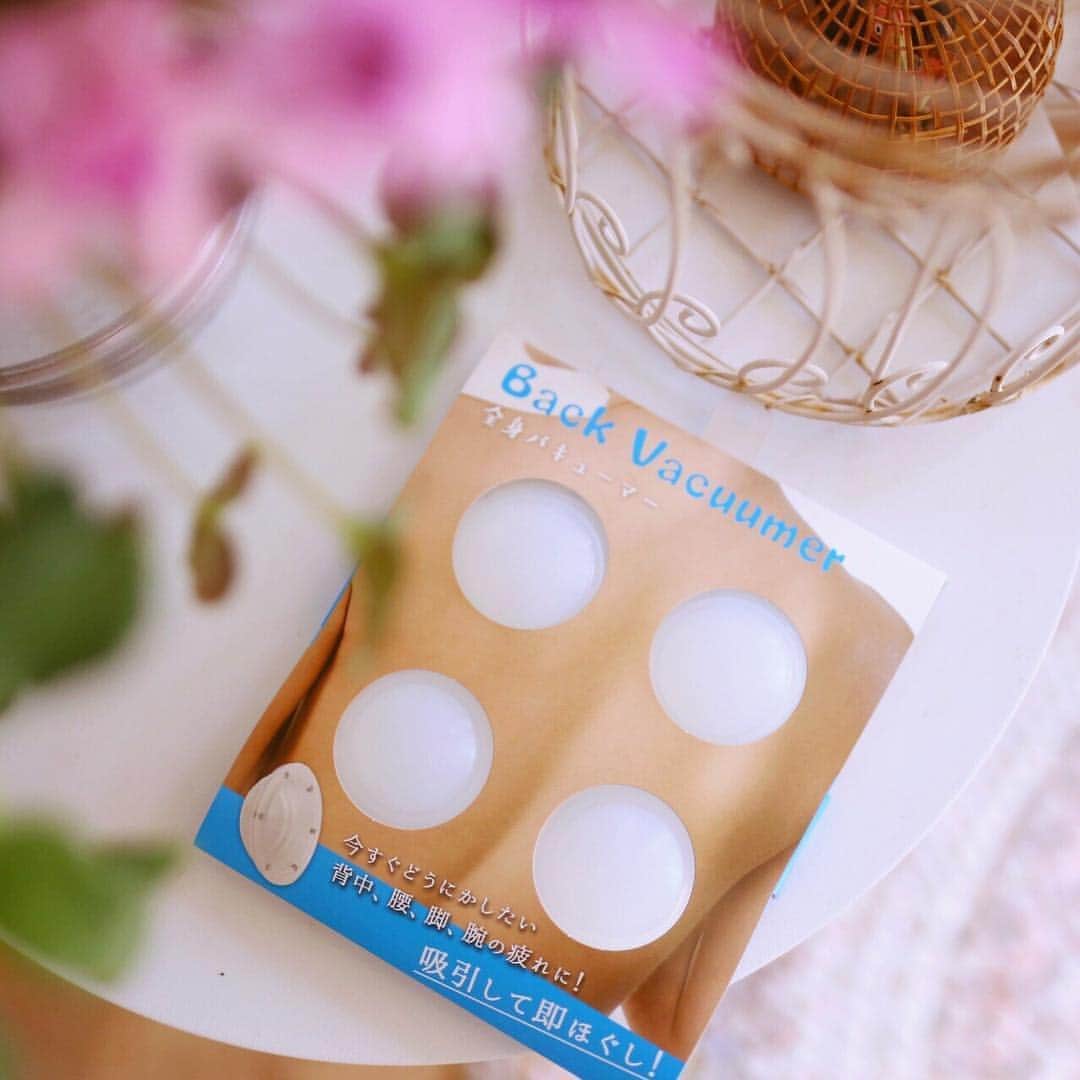 amiさんのインスタグラム写真 - (amiInstagram)「． Excellent item ． 1日の疲れを癒す優れもの グッズ @vacuumer_cupping #バキューマー をお試し♡ ． こちら吸引力と磁器の効果で 血液不良を改善してくれるもの🥰 ． 使い方も簡単だし、 見た目も可愛いので 息子が寝た後に使ってます♡ ． ． #vacuumer#全身バキューマ#肩こり#肩凝り#カッピング#マッサージ#マッサージグッズ#優れもの#コリ解消#健康グッズ#マッサージ好き#血行#血行促進#冷え防止#2歳児ママ#美容グッズ#美容 ． ．」4月14日 10時48分 - amikuma1219