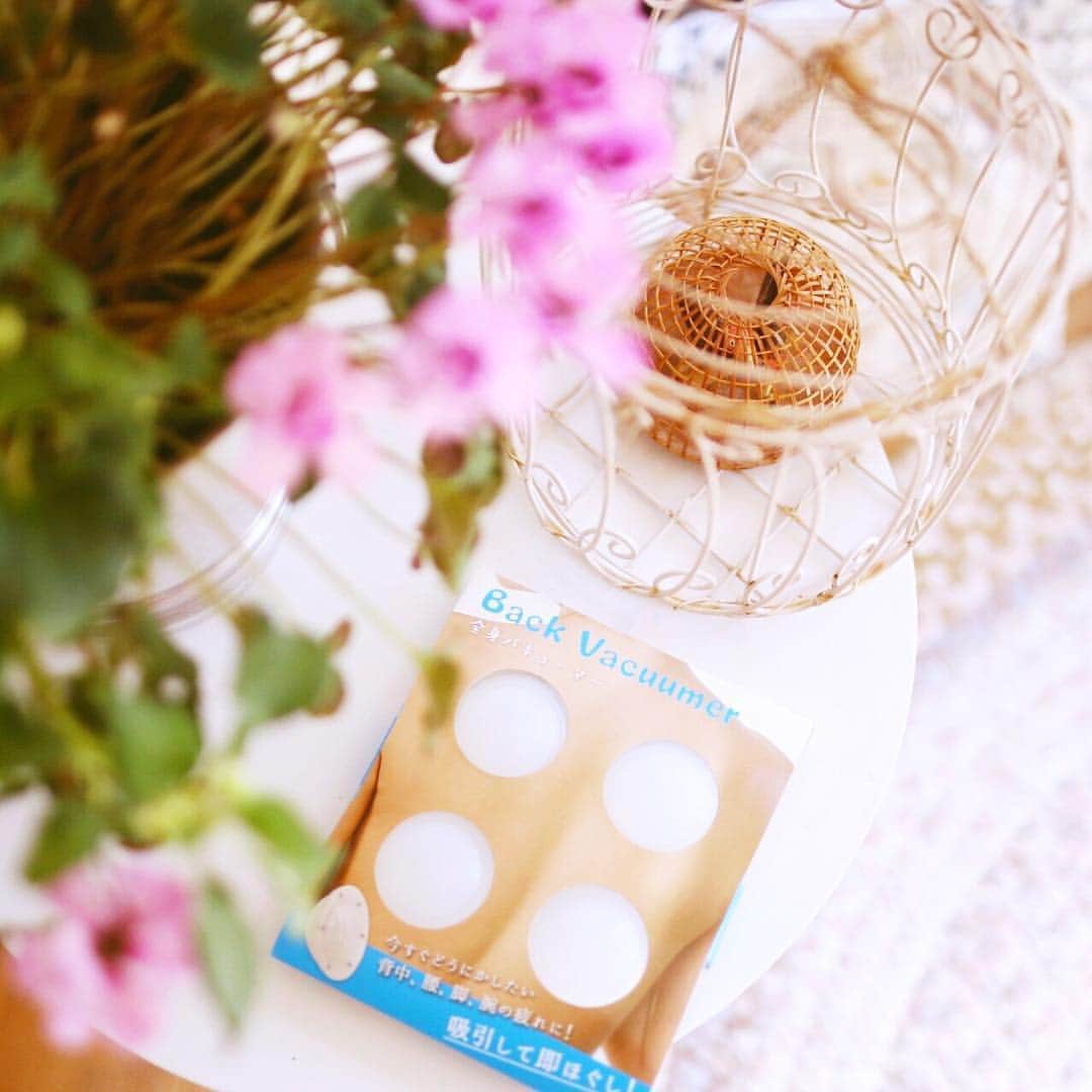 amiさんのインスタグラム写真 - (amiInstagram)「． Excellent item ． 1日の疲れを癒す優れもの グッズ @vacuumer_cupping #バキューマー をお試し♡ ． こちら吸引力と磁器の効果で 血液不良を改善してくれるもの🥰 ． 使い方も簡単だし、 見た目も可愛いので 息子が寝た後に使ってます♡ ． ． #vacuumer#全身バキューマ#肩こり#肩凝り#カッピング#マッサージ#マッサージグッズ#優れもの#コリ解消#健康グッズ#マッサージ好き#血行#血行促進#冷え防止#2歳児ママ#美容グッズ#美容 ． ．」4月14日 10時48分 - amikuma1219