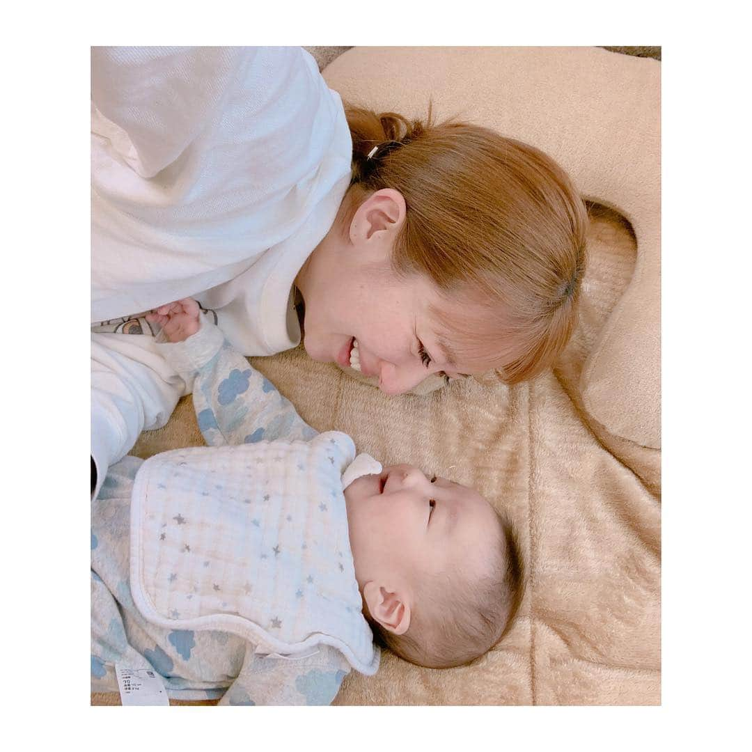 辻希美さんのインスタグラム写真 - (辻希美Instagram)「おはよう👶💓👶💓 #おはよう #ママと幸空 #朝が一番ご機嫌さん #今日も早起き幸空さん #日曜日だけど早起き #可愛いから許す #癒しボーィ #4ヶ月」4月14日 10時50分 - tsujinozomi_official