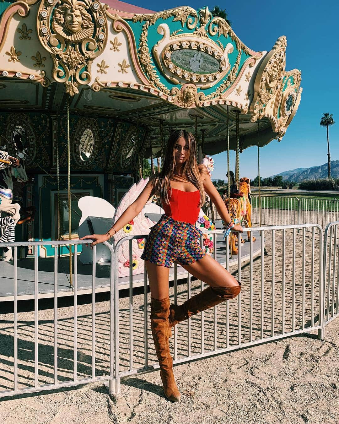 ロレーナ・ラエさんのインスタグラム写真 - (ロレーナ・ラエInstagram)「ANZEIGE/ 🎠🎢🎡 Coachella Day 2 with @revolve #revolvefestival 💕」4月14日 10時52分 - lorena