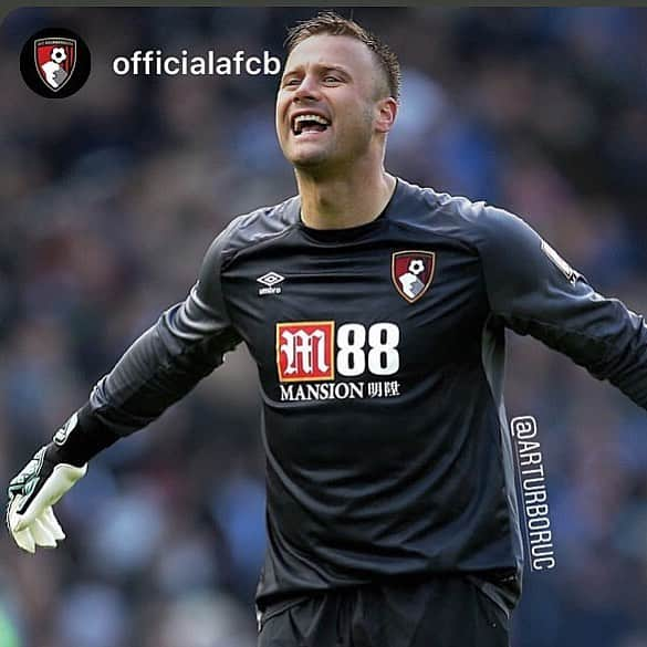 アルトゥール・ボルツさんのインスタグラム写真 - (アルトゥール・ボルツInstagram)「Beautiful day... Fantastic win... Well done 🍒 #premierleague #afcb #boruc」4月14日 2時01分 - arturboruc