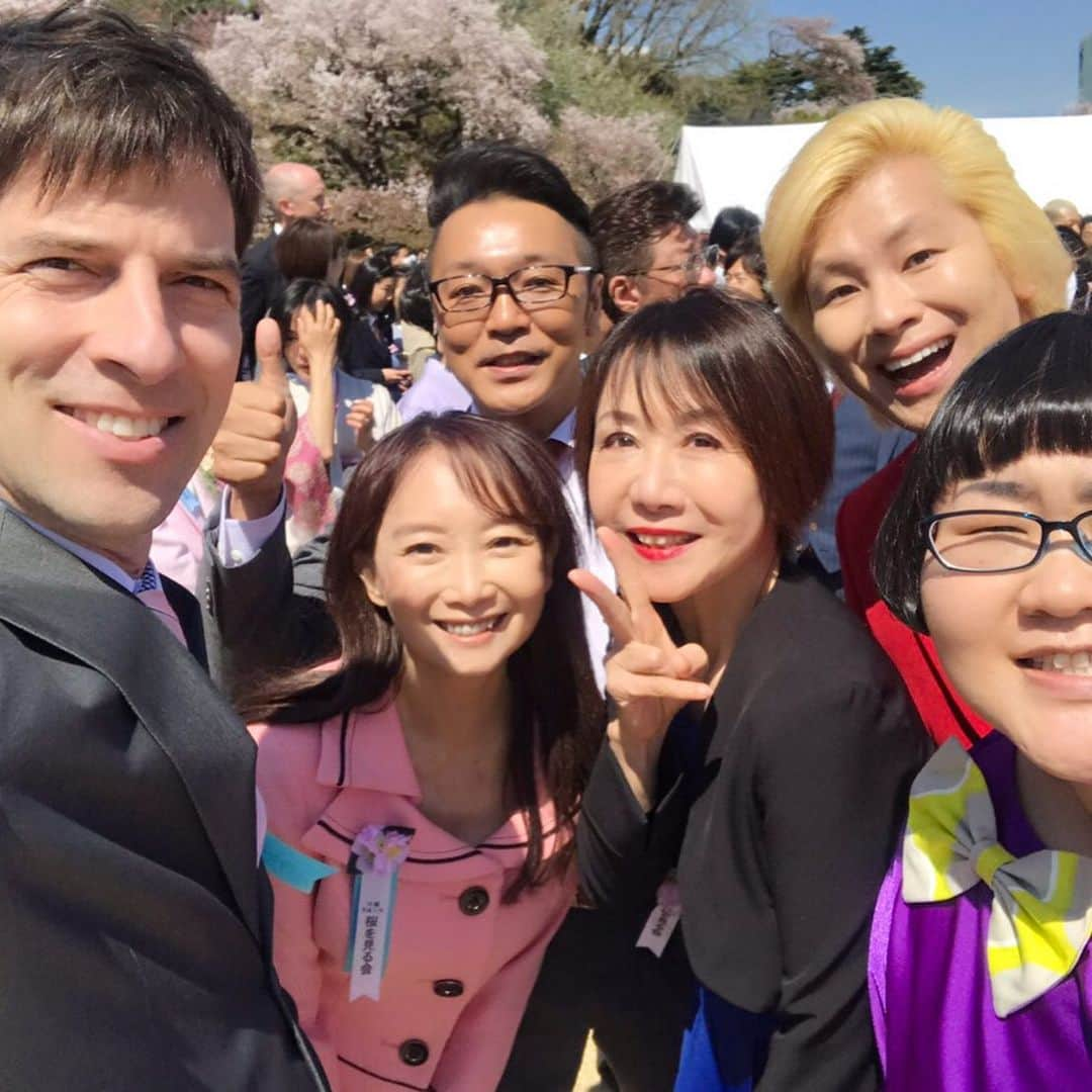 アグネス・チャンさんのインスタグラム写真 - (アグネス・チャンInstagram)「Invited by Prime Minister Abe of Japan to the annual Cherry Blossoms garden party. Great weather, lovely blossoms and delightful company.」4月14日 1時54分 - agneschan1