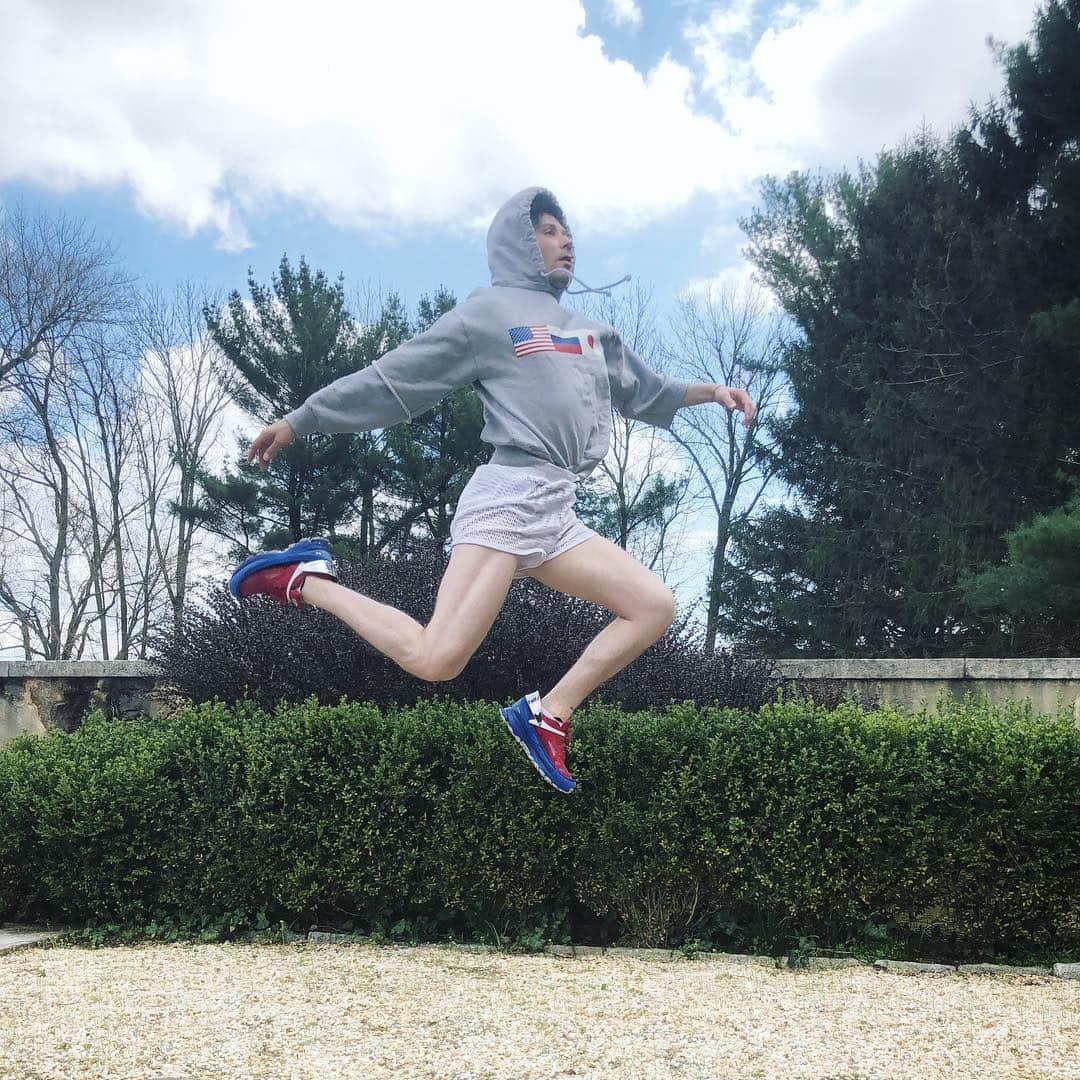 ジョニー・ウィアーさんのインスタグラム写真 - (ジョニー・ウィアーInstagram)「Fly | USA Россия 日本 | #fitness #saturday #jump」4月14日 1時57分 - johnnygweir