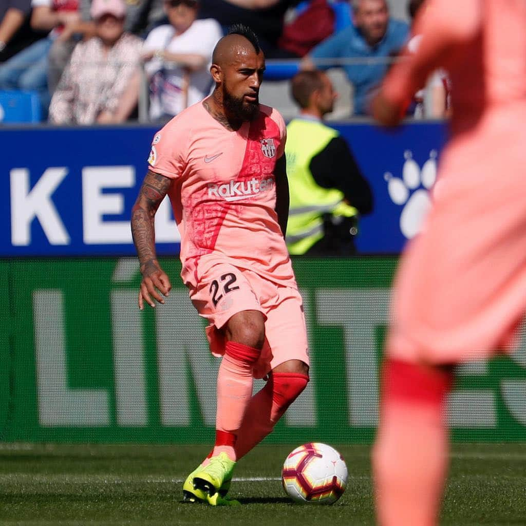 アルトゥーロ・ビダルさんのインスタグラム写真 - (アルトゥーロ・ビダルInstagram)「+1 🔵🔴👑👑💪🏽」4月14日 2時00分 - kingarturo23oficial