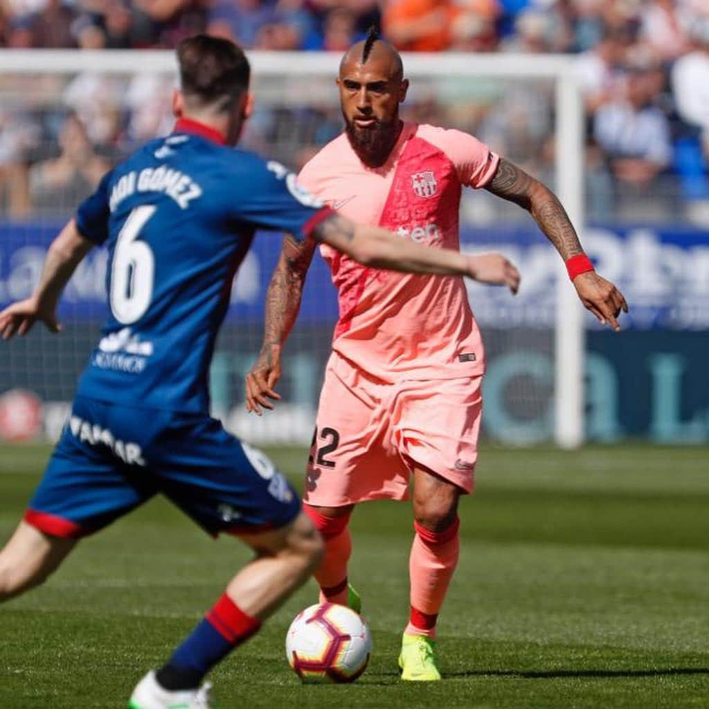 アルトゥーロ・ビダルさんのインスタグラム写真 - (アルトゥーロ・ビダルInstagram)「+1 🔵🔴👑👑💪🏽」4月14日 2時00分 - kingarturo23oficial