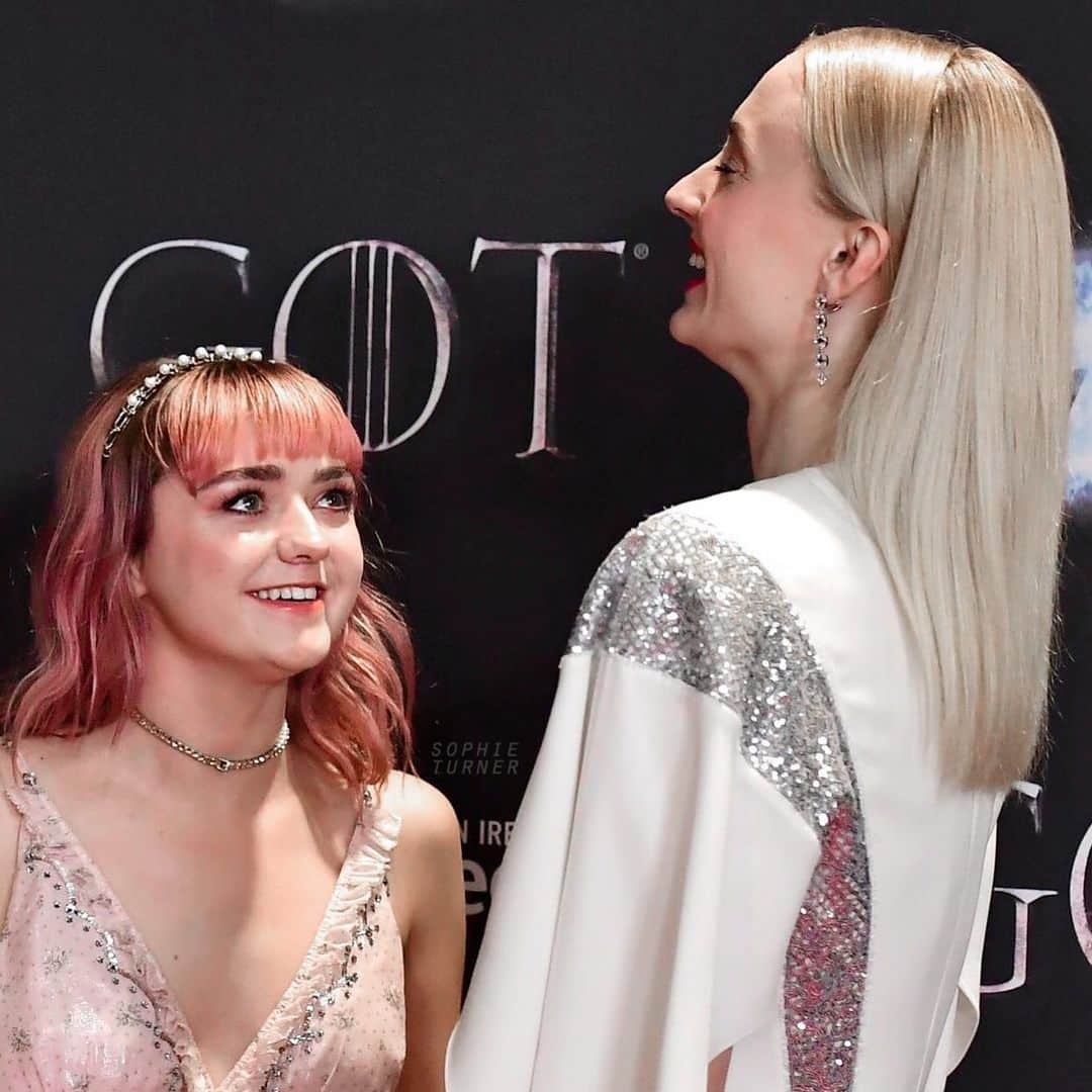 ソフィー・ターナーさんのインスタグラム写真 - (ソフィー・ターナーInstagram)「Get somebody that looks at you like Maisie looks at Sophie 🤣」4月14日 2時10分 - sophieturner