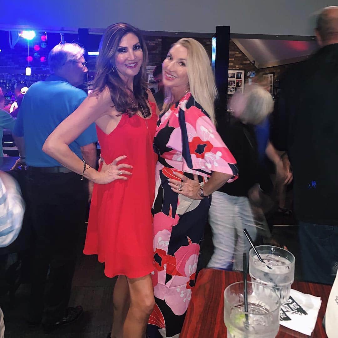 ヘザー・マクドナルドのインスタグラム：「With my sister, Shannon, last night at #thenest in Palm Desert. Not to brag but we got hit on a lot.」