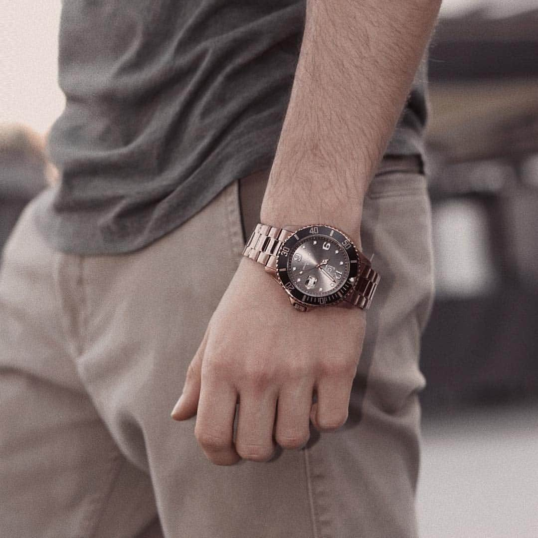 アイスウォッチさんのインスタグラム写真 - (アイスウォッチInstagram)「Bad vibes don’t go with my outfit ✔️ Thank you @victorlorente 😁 #icewatch #changeyoucan #icesteel #watch #bronze #men #mensfashion #ootd #classy」4月14日 2時06分 - icewatch