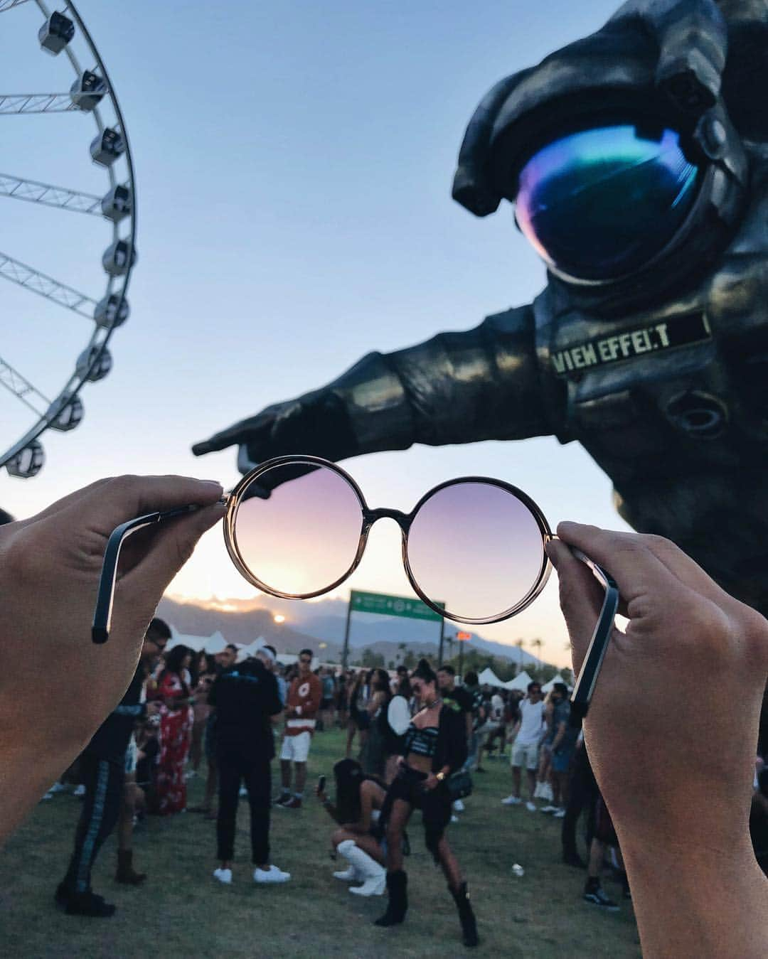 JINSさんのインスタグラム写真 - (JINSInstagram)「Out of this world! 🕶: URF-19S-090 #JINSSOS #festival #festivalfashion #festivallook」4月14日 2時08分 - jins.usa