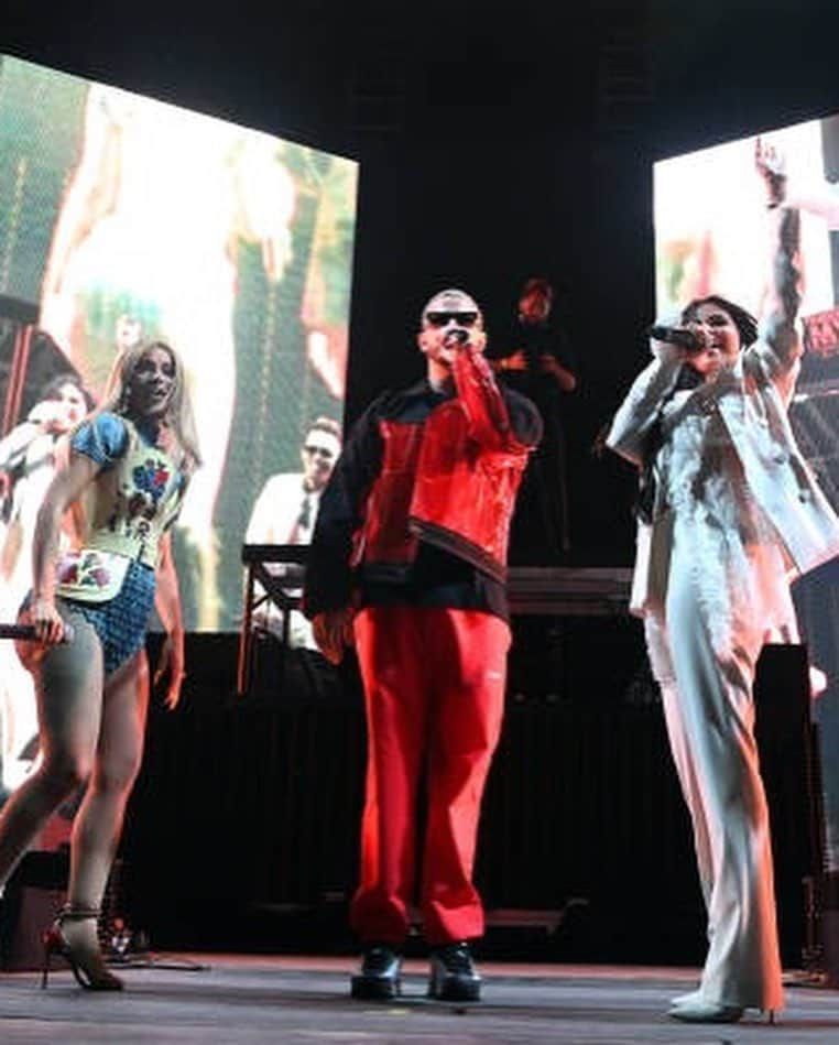 ASCAPさんのインスタグラム写真 - (ASCAPInstagram)「Love a good surprise moment at #Coachella. @iamcardib & @selenagomez joined fellow #ASCAP member @djsnake on stage to perform #TakiTaki 🔥」4月14日 2時13分 - ascap