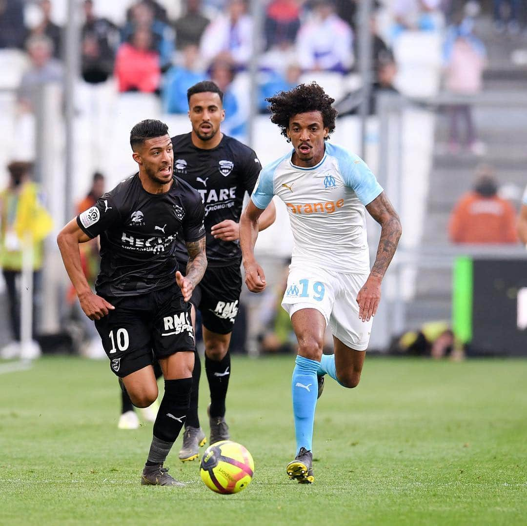 リーグ・アンさんのインスタグラム写真 - (リーグ・アンInstagram)「Les supporters marseillais peuvent souffler après une fin de match irrespirable : l’@olympiquedemarseille s’impose face au @nimesolympique (2-1) 💨 ▪️ ▪️ #ligue1conforama #marseille #nimes #OM #igersmarseille #olympiquedemarseille」4月14日 2時25分 - ligue1ubereats