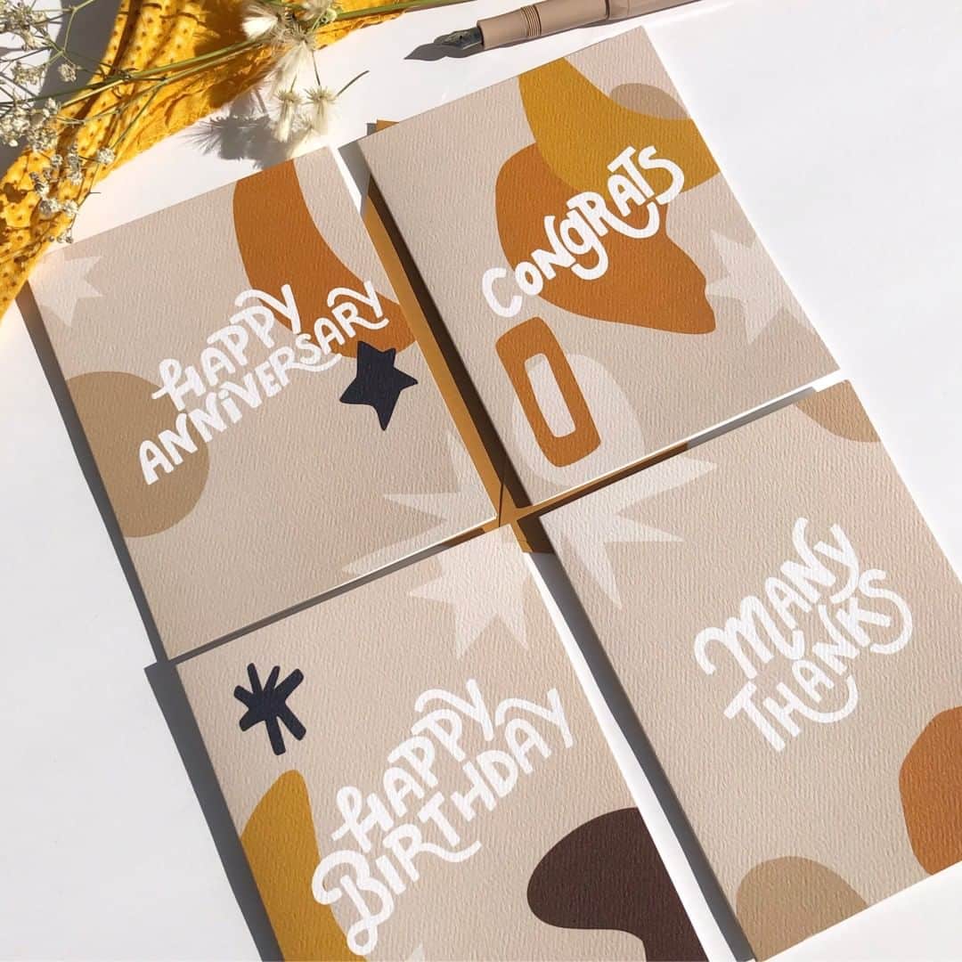 のインスタグラム：「Been working super hard on creating more cards AND i will be sending out some prints on Monday again! Always gets me excited to create new things. Am doing a giveaway so please go check @newmoonpapergoods and give it some love!! Thank you always for the support. Especially my little family on @patreon am truly grateful! 新しいカードは最近出したばっかしだけど、また月曜日に新しいプリントを出すからとっても楽しみ。気に入ってくれると良いなぁ〜もし時間あったらニュームーンのページにも愛をください！いつもサポートしてくれてありがとうございます。@patreonのミニファミリーにもとっても感謝しているよ！　#creating #creator #fun #dream #paper #papergoods #newmoonpaper #nmpg #shapes #new」