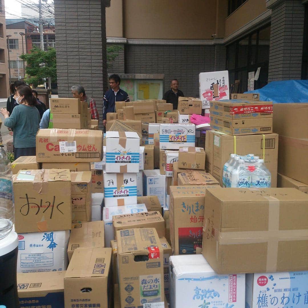山内要さんのインスタグラム写真 - (山内要Instagram)「熊本地震から3年 熊本市慶徳校区消防団では、周りから色んなご指摘・ご批判御座いますが・・皆様のご理解ご協力の下！3年間ずっと万が一の災害に備え 避難所運営・物資調達ルート・防災グッズの確保 等々 着実に進めております！まだまだですが・・・校区内・校区外問わず 、万が一の時お困りな方がいらっしゃいましたら、慶徳校区消防団は、皆様をいつでもウェルカムで受け入れる体制は出来ております！ ご安心下さいませ！ #熊本市 #消防団  #慶徳 #熊本地震 #3年 #避難所 #災害 #災害対策 #災害グッズ」4月14日 2時40分 - keitokujiro
