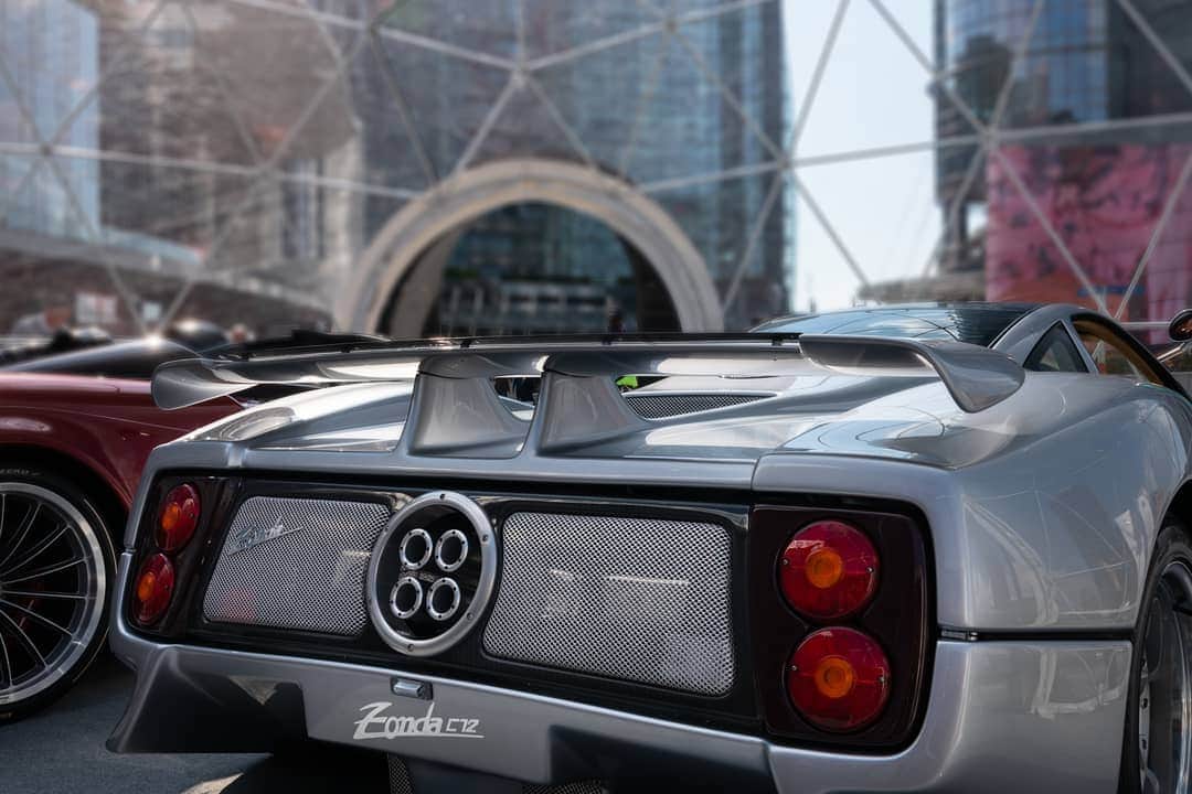 パガーニ・アウトモビリのインスタグラム：「Last chance to see live the chassis 001 of the Zonda C12 and the Huayra Roadster on display at Gae Aulenti Square, Milan! Hurry up! | Ultima opportunità per vedere dal vivo il chassis 001 della Zonda C12 assieme alla Huayra Roadster in esposizione in piazza Gae Aulenti, Milano. Non fartele scappare!  #pagani #zonda #zondac12 #huayra #huayraroadster #SaloneDelMobile #Milano #SaloneDelMobile2019 #iSaloni」