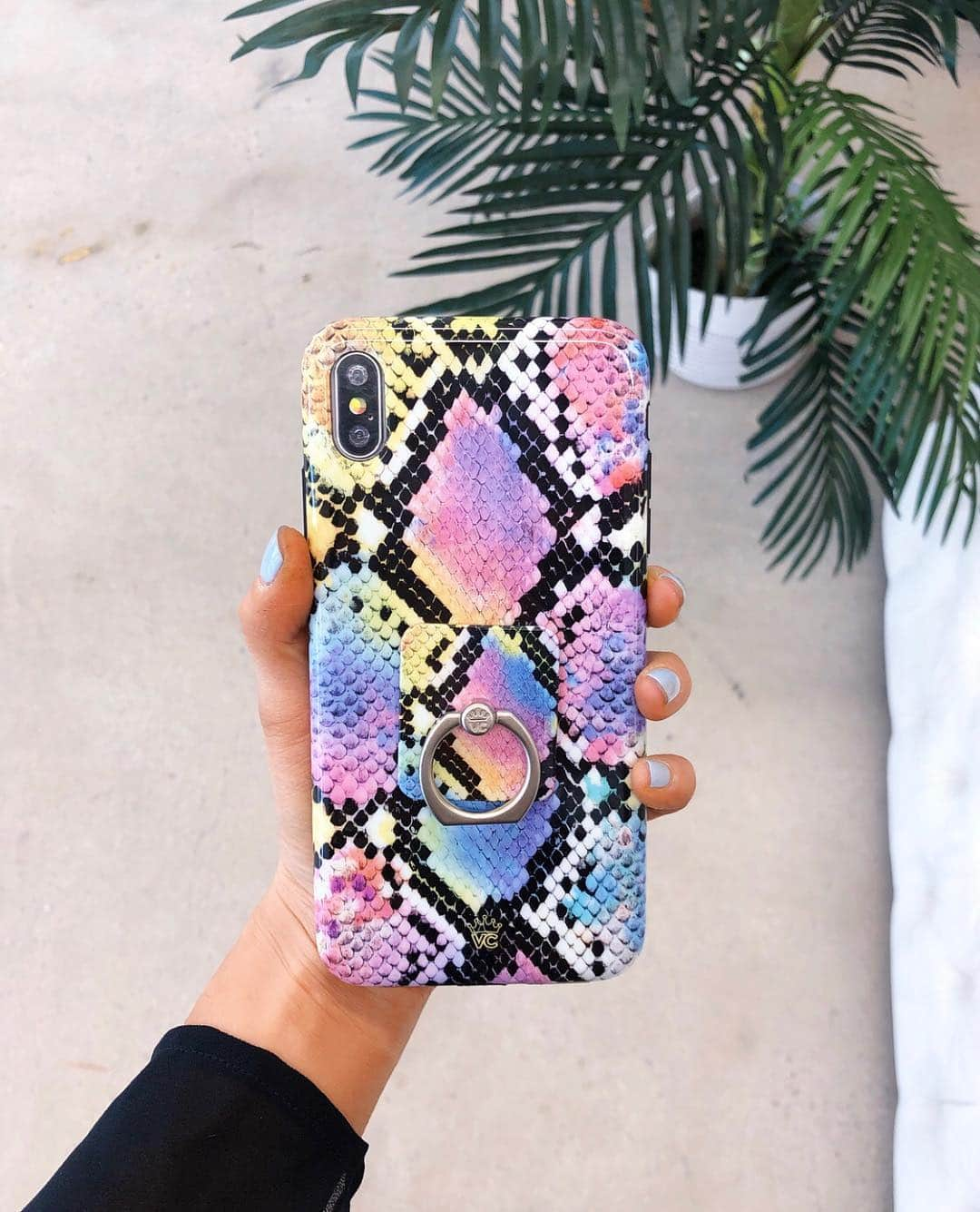 VELVETCAVIARさんのインスタグラム写真 - (VELVETCAVIARInstagram)「Today marks the start of FESTIVAL SZN 🌵🎶 who's excited?! Head over to our #instastories to shop our festival inspired cases. 🎡🐍 Neon Snakeskin Case + matching Neon Snakeskin Grip Ring are available for iPhone and Samsung. Get yours @velvetcaviar. #velvetcaviar #pastels #coachella #snakeskin」4月14日 2時57分 - velvetcaviar