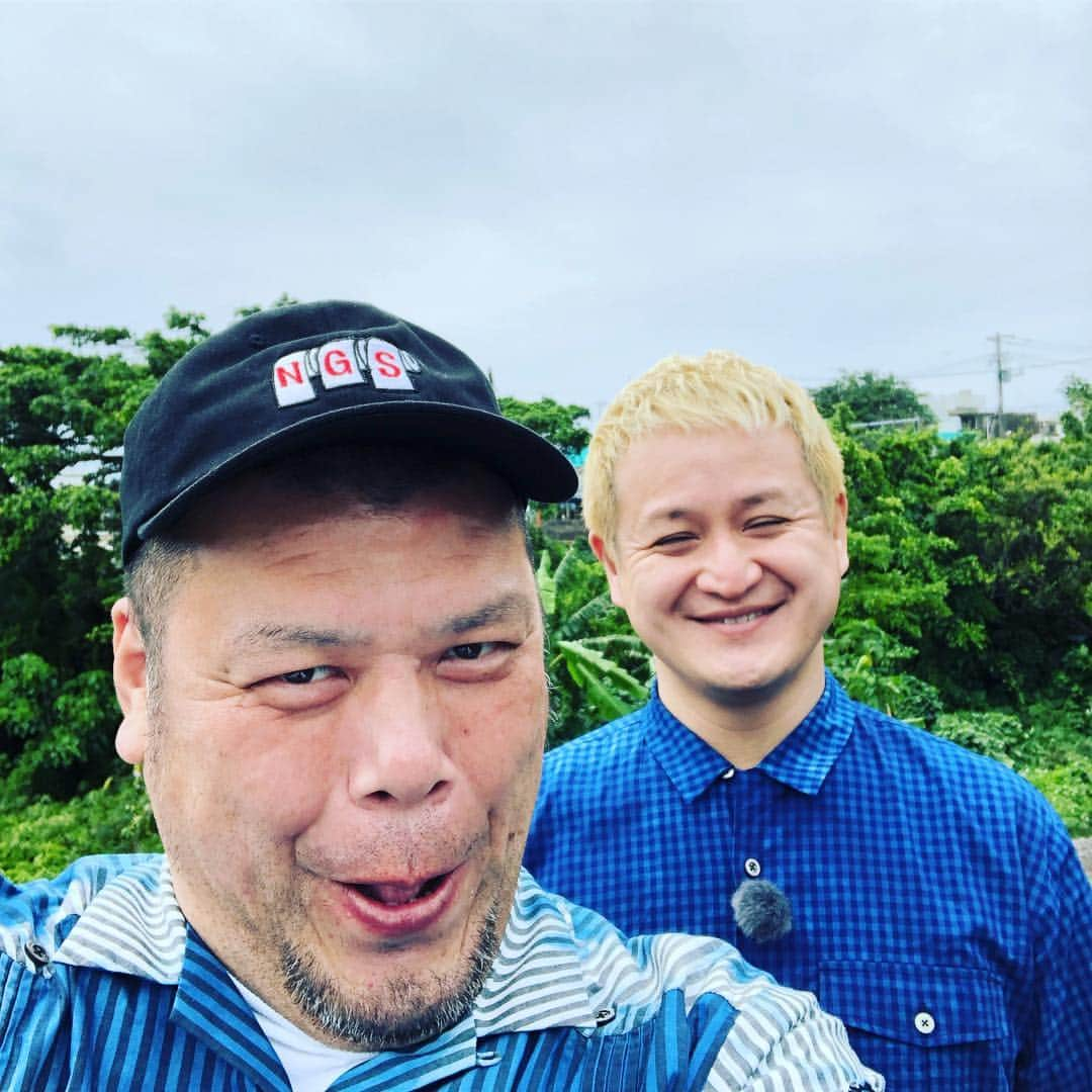 くっきー（川島邦裕）さんのインスタグラム写真 - (くっきー（川島邦裕）Instagram)「#明日 #てか今日 #沖縄の皆様方❤︎ #MOI AUSSI BE TV 今回は那覇市の平和通りを盛り上げるため フォトスポット作りだわよっ❤︎ さらに！ OTVの人気者ゆ〜たんから 驚きの依頼が‼️ お楽しみに！！！！ OTV「MOI AUSSI BE TV」 4月14日(日)8:25〜8:55放送 #見ないと凍らせたゴーヤで #スネをガリゴリだわよっ」4月14日 3時14分 - nikuguso_taro