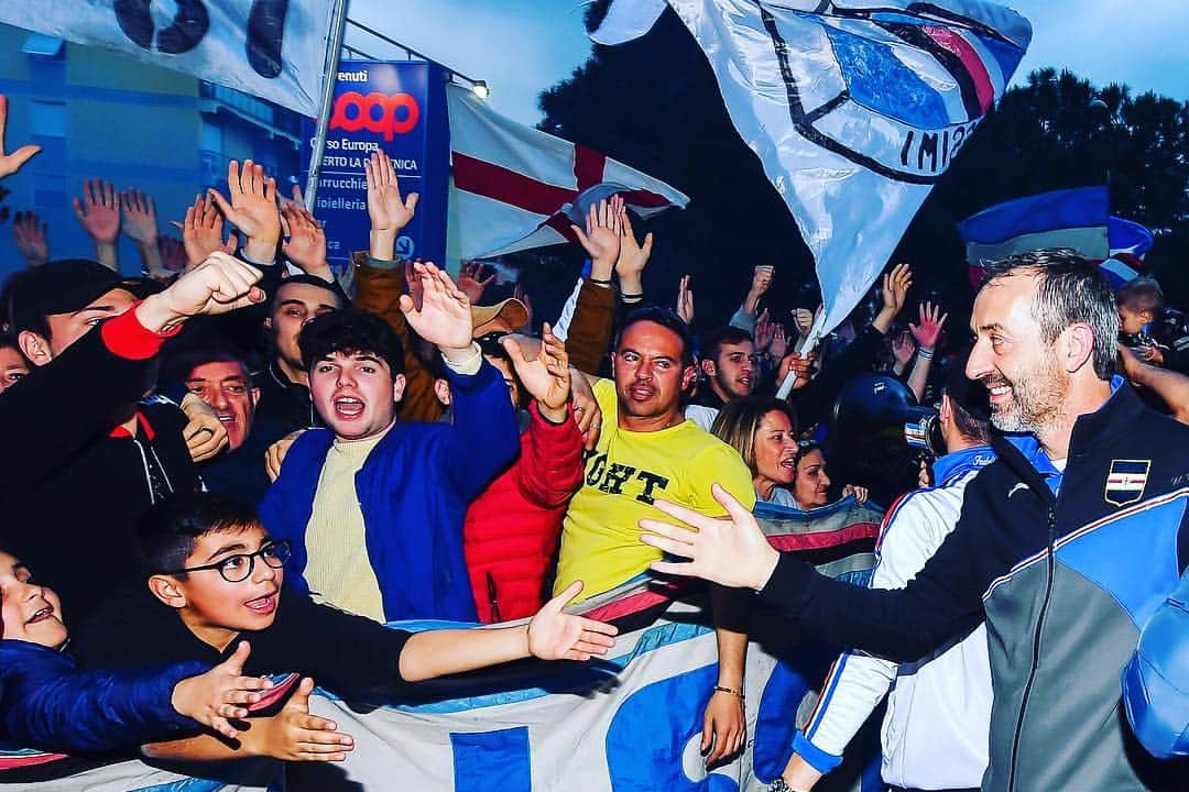 UCサンプドリアさんのインスタグラム写真 - (UCサンプドリアInstagram)「...Siamo sempre insieme a te... Forza la #Sampdoria alé! 🔥 #Derby. #SampGenoa.」4月14日 3時17分 - sampdoria