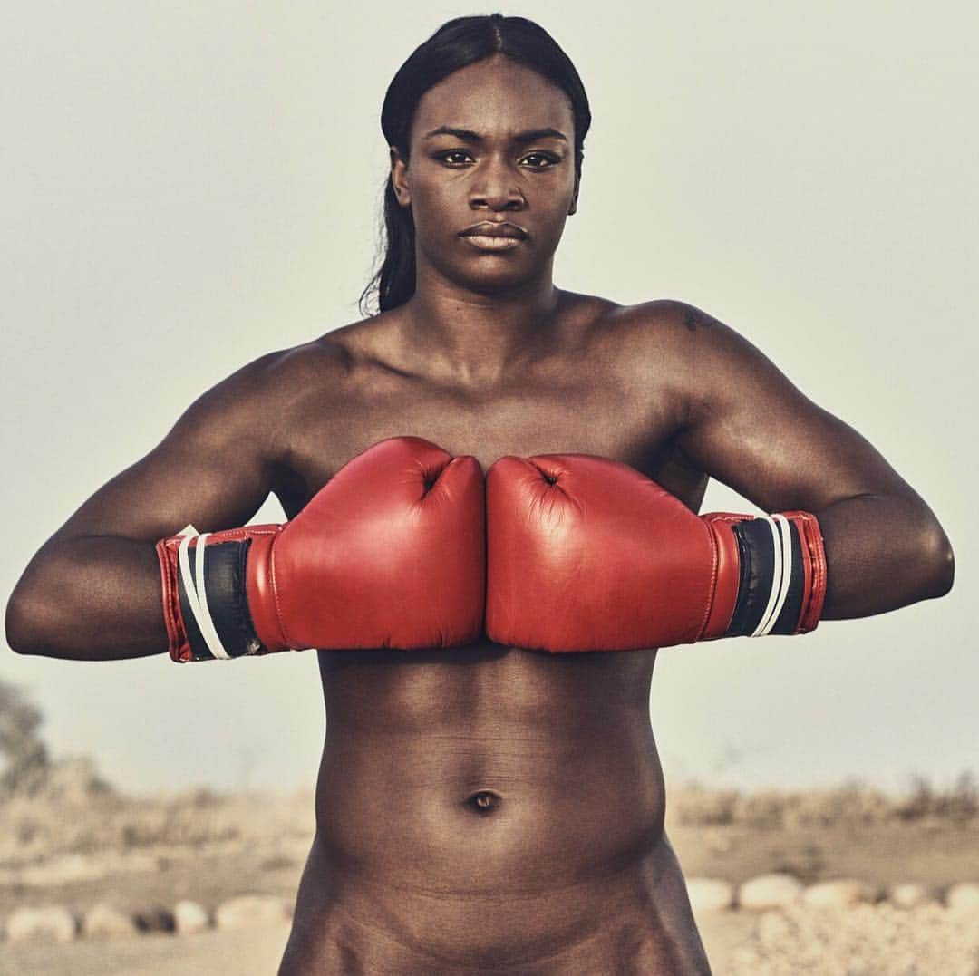 ハル・ベリーさんのインスタグラム写真 - (ハル・ベリーInstagram)「Tonight is one of the biggest fights in women’s middleweight boxing - I’m so proud that this moment has arrived, and am even more proud of my dear sweet STRONG friend @claressashields!! Don’t miss it it’s gonna be a great fight! Make some history tonight, CHAMP!!💪🏽❤️#ShieldsHammer at 9:10PM ET/PT @showtimeboxing」4月14日 3時21分 - halleberry