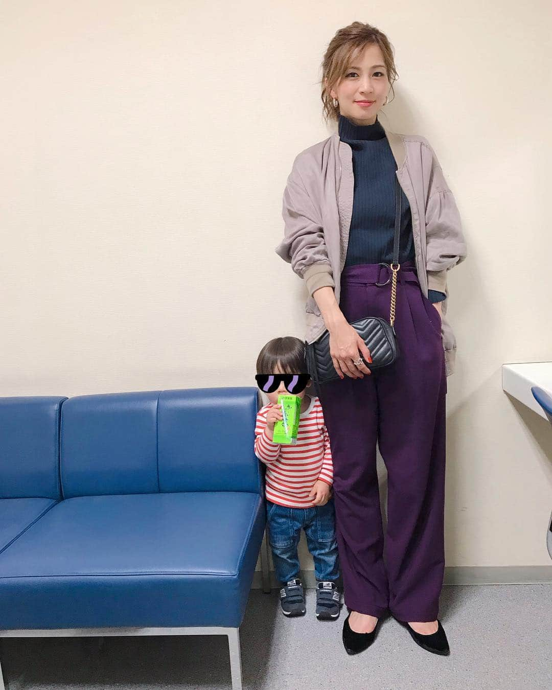 安田美沙子さんのインスタグラム写真 - (安田美沙子Instagram)「今日の私服。  tops... #beautifulpeople  outer... #victim pants... #florent rhoes... #greed bag... #gucci  それにしても、息子くんパパに似てきた。笑  #instagood #boy #23months #ootd #wear #恒例の写真」4月14日 3時23分 - yasuda_misako