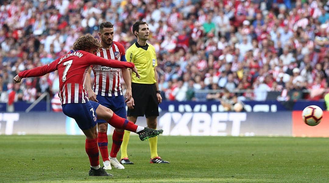 アトレティコ・マドリードさんのインスタグラム写真 - (アトレティコ・マドリードInstagram)「🕹 @AntoGriezmann: ¡3⃣ goles de falta directa en @LaLiga! 🙌🙌🙌 👟💥⚽ 🆚 Leganés 👟💥⚽ 🆚 Sevilla 👟💥⚽ 🆚 Celta de Vigo - 🕹 @AntoGriezmann: 3⃣ free-kick goals in @LaLiga! 🙌🙌🙌 👟💥⚽ 🆚 Leganés 👟💥⚽ 🆚 Sevilla 👟💥⚽ 🆚 Celta de Vigo - 🕹 @AntoGriezmann: 3⃣ coups francs directs dans cette @LaLiga! 👟💥⚽ 🆚 Leganés 👟💥⚽ 🆚 Sevilla 👟💥⚽ 🆚 Celta de Vigo ➡ S P É C I A L I S T E 🔝  #AúpaAtleti #AtletiCelta #Atleti #Atlético #AtléticodeMadrid #Fútbol #Football #Soccer #LaLiga #WandaMetropolitano」4月14日 3時45分 - atleticodemadrid
